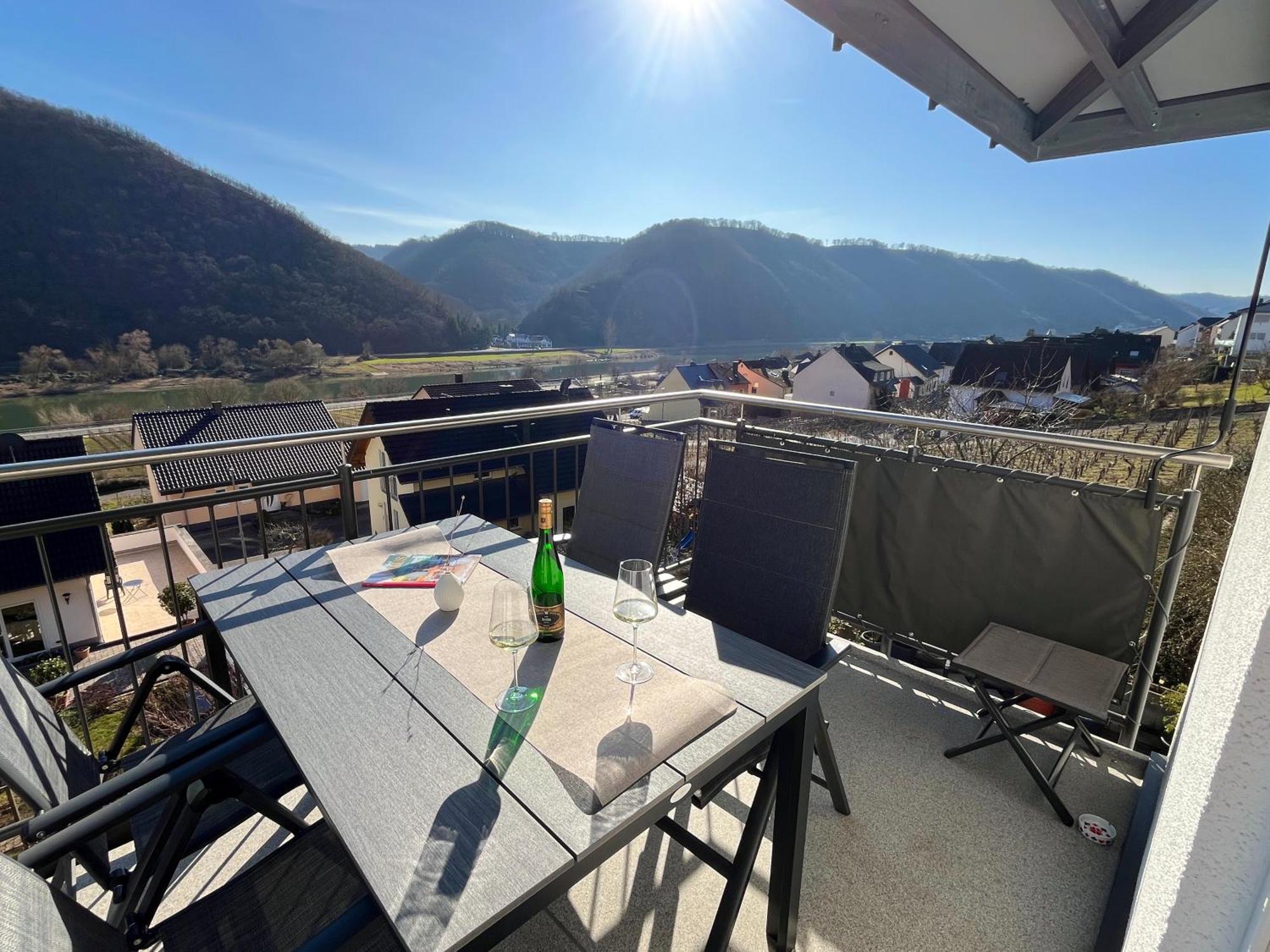 Ferienwohnung Moseltraum, 1-6 Pers, Mit 3 Schlafzimmer Und Panoramabalkon Müden 外观 照片